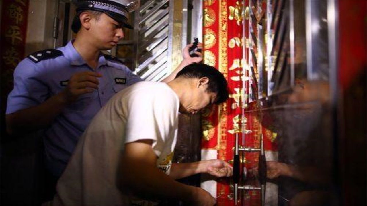 新北请开锁师傅开了锁后，师傅为什么一般都不进门，就算主人请也不进去？